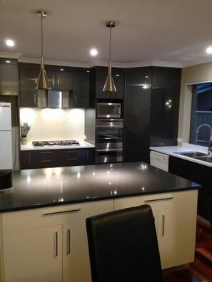 Fridge, microwave, oven, stovetop - Waterfront Luxury Living in this well equipped and beautifully maintained home! (Mandurah)