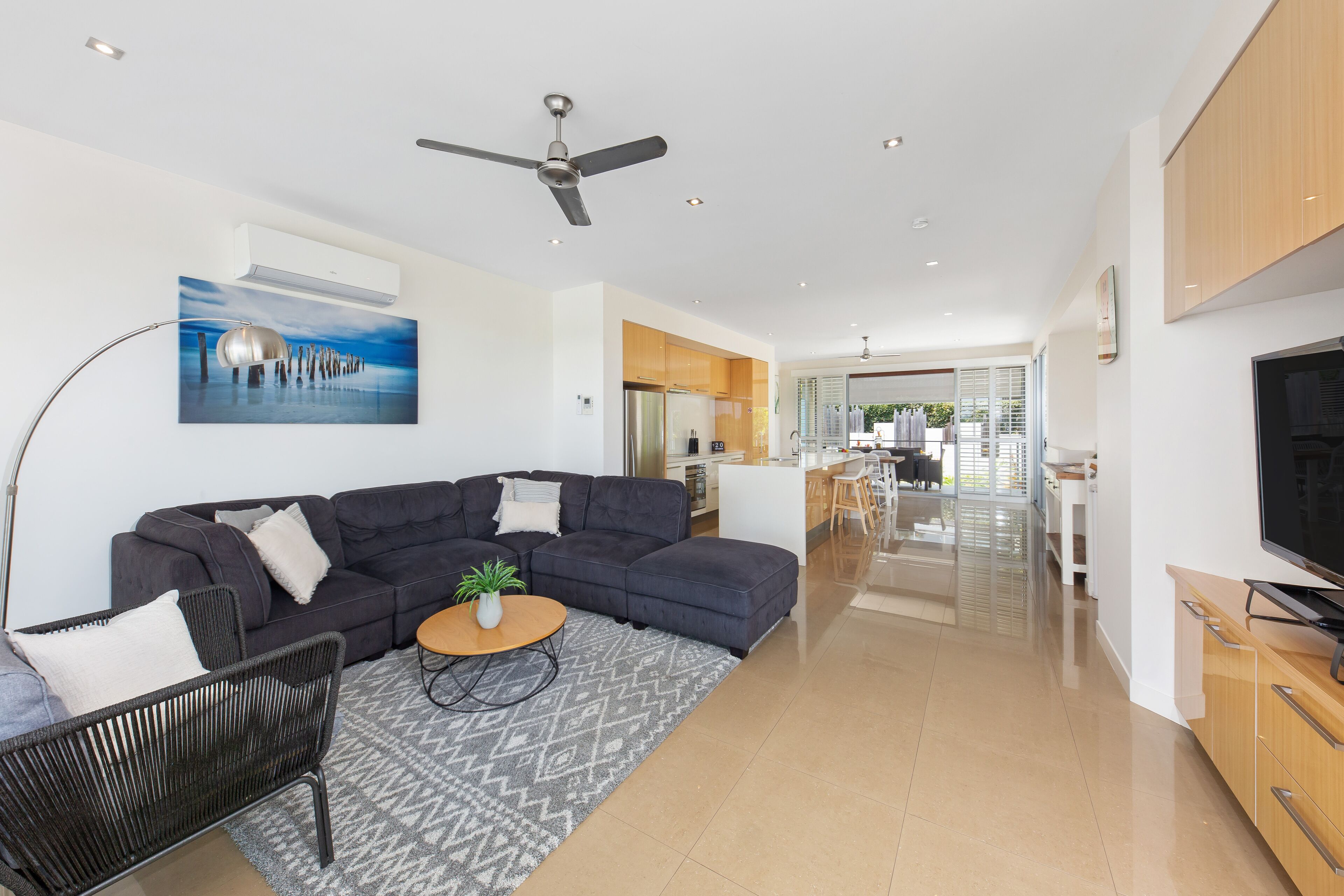 Relaxing Family Home for Enjoyment with own Private Pool and Entrance. — image 9