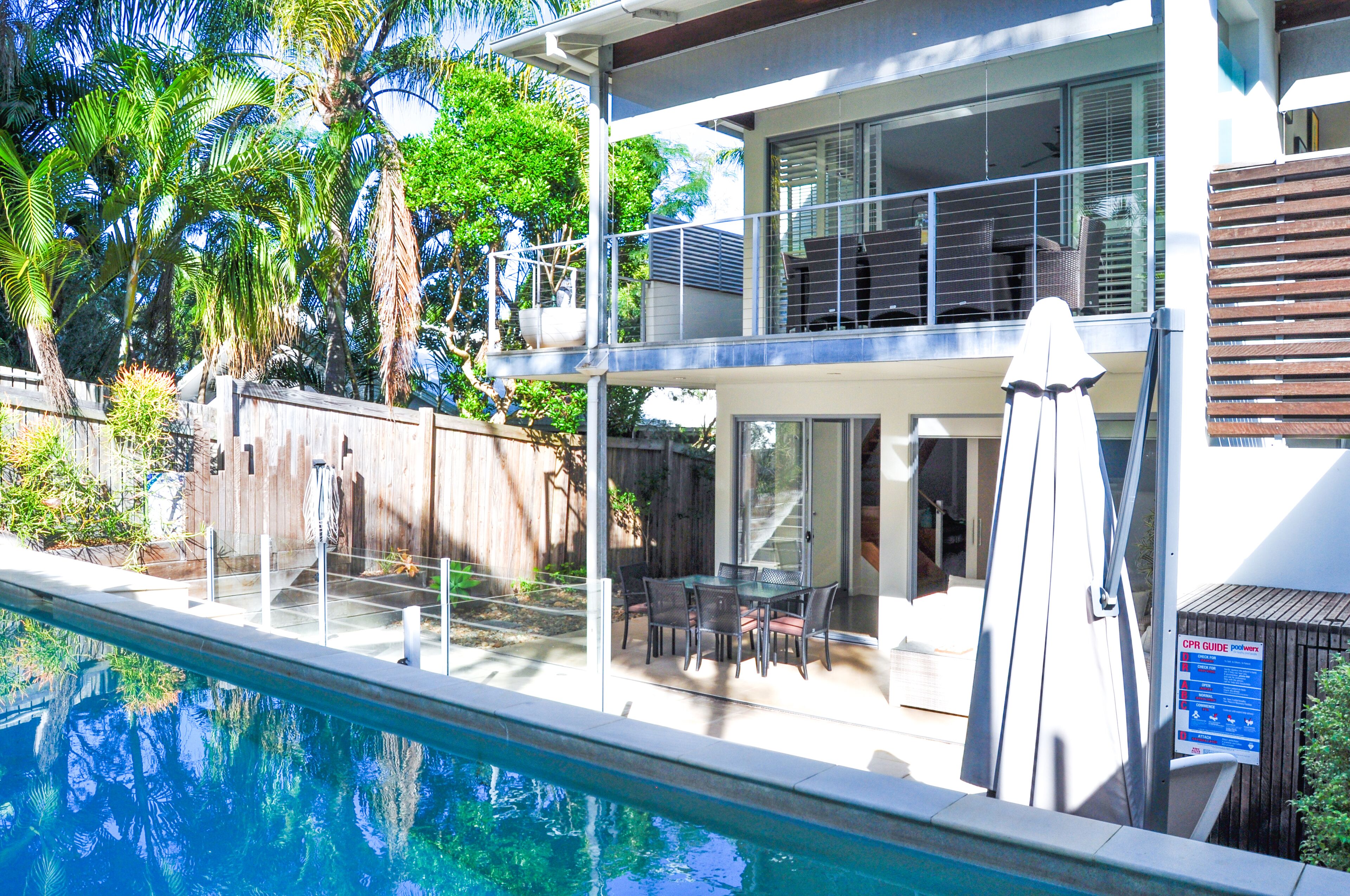 Relaxing Family Home for Enjoyment with own Private Pool and Entrance. — image 4