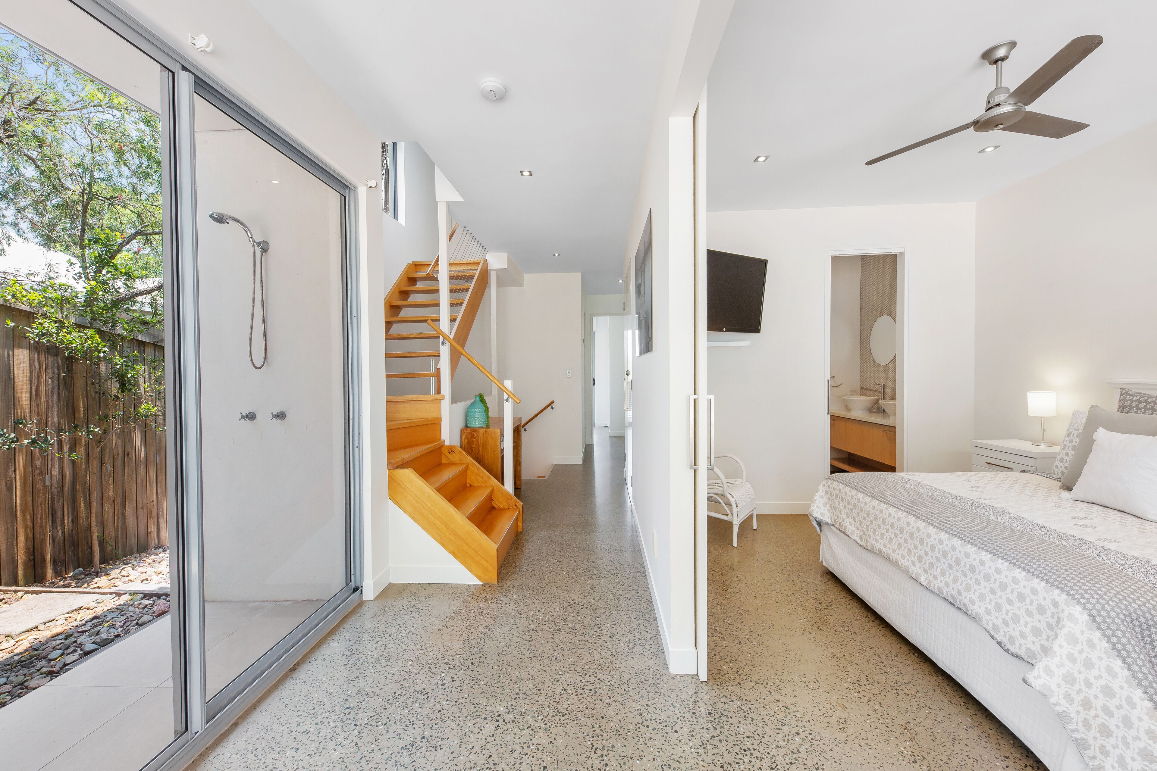 Relaxing Family Home for Enjoyment with own Private Pool and Entrance. — image 8