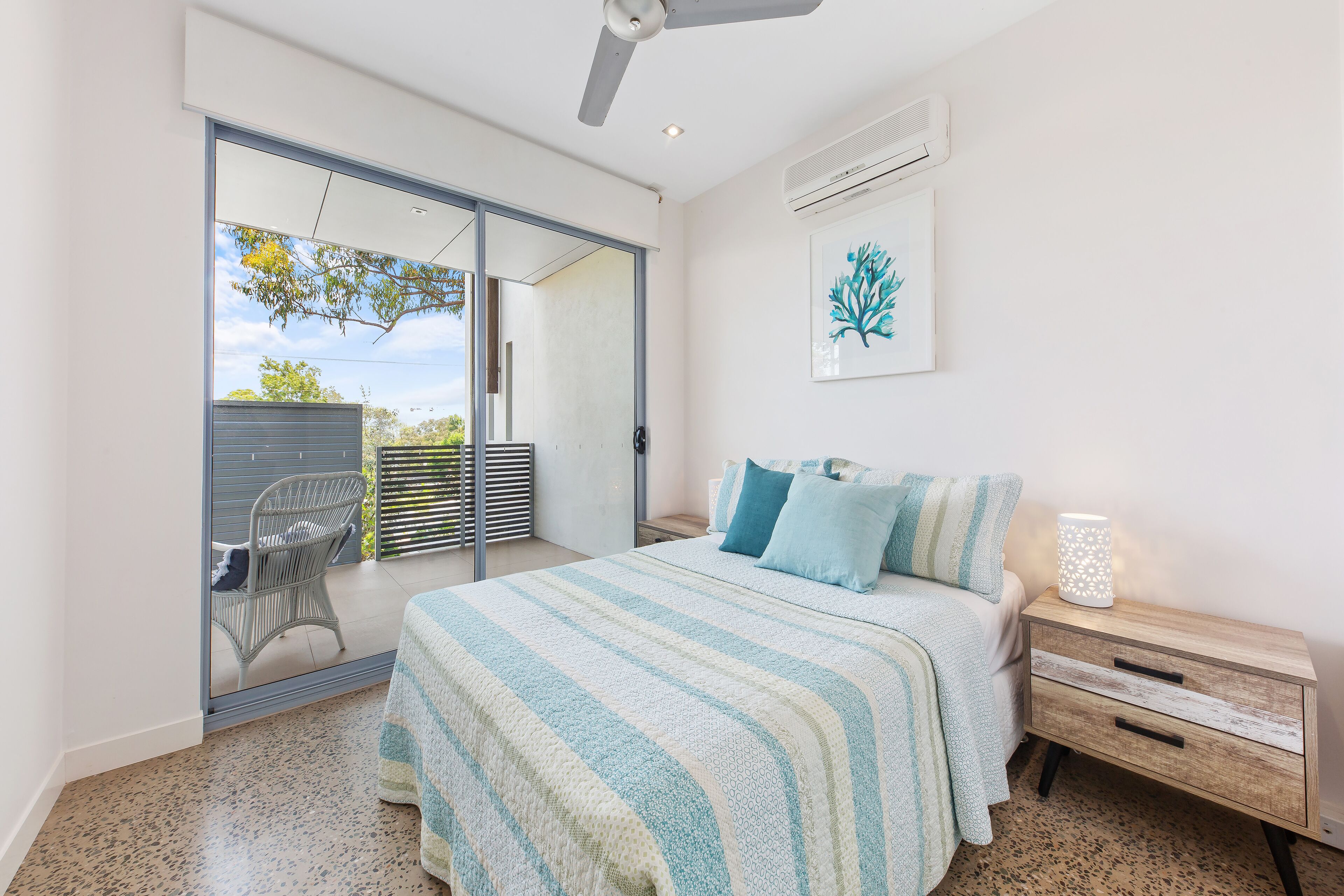 Relaxing Family Home for Enjoyment with own Private Pool and Entrance. — image 19