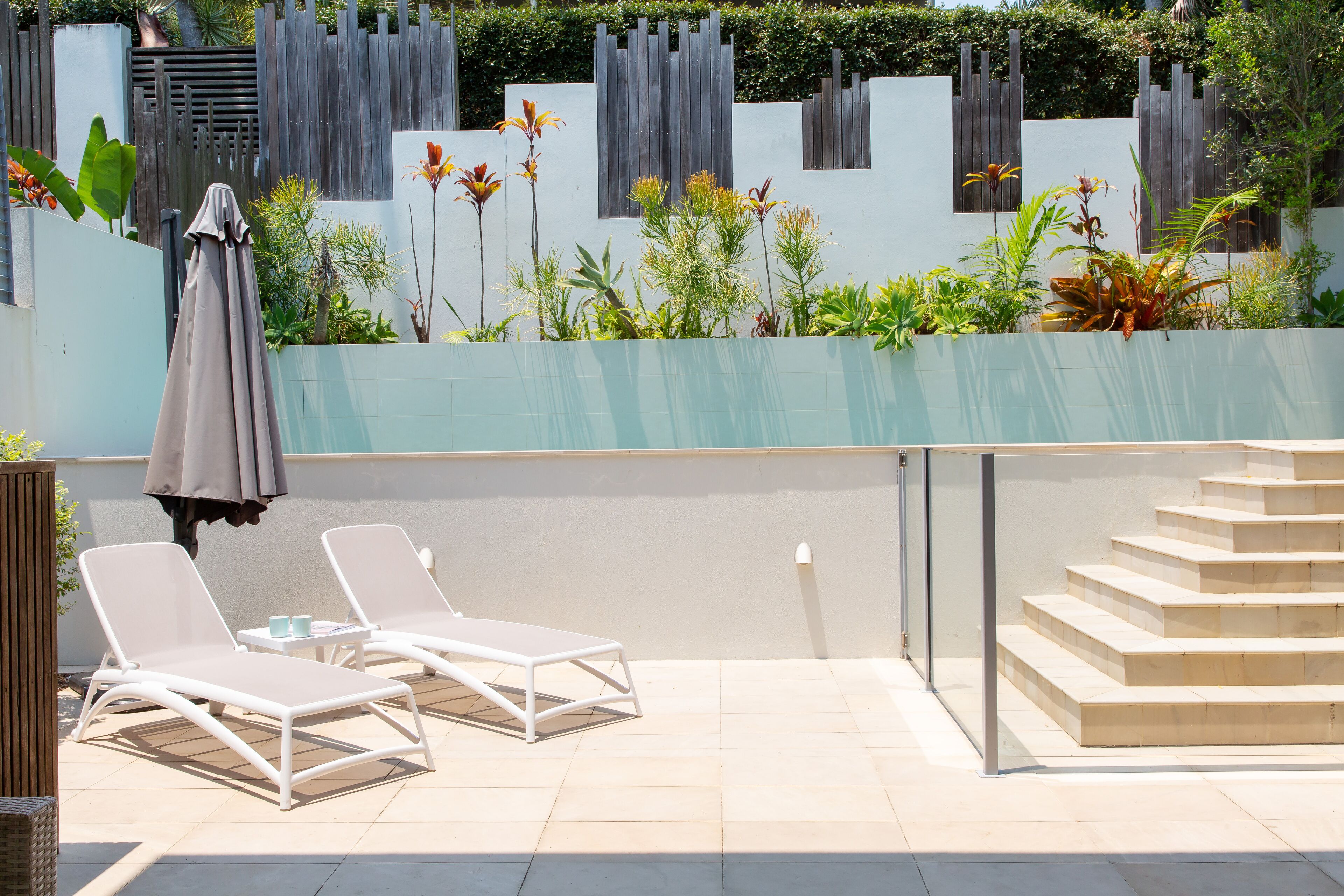 Relaxing Family Home for Enjoyment with own Private Pool and Entrance. — image 3