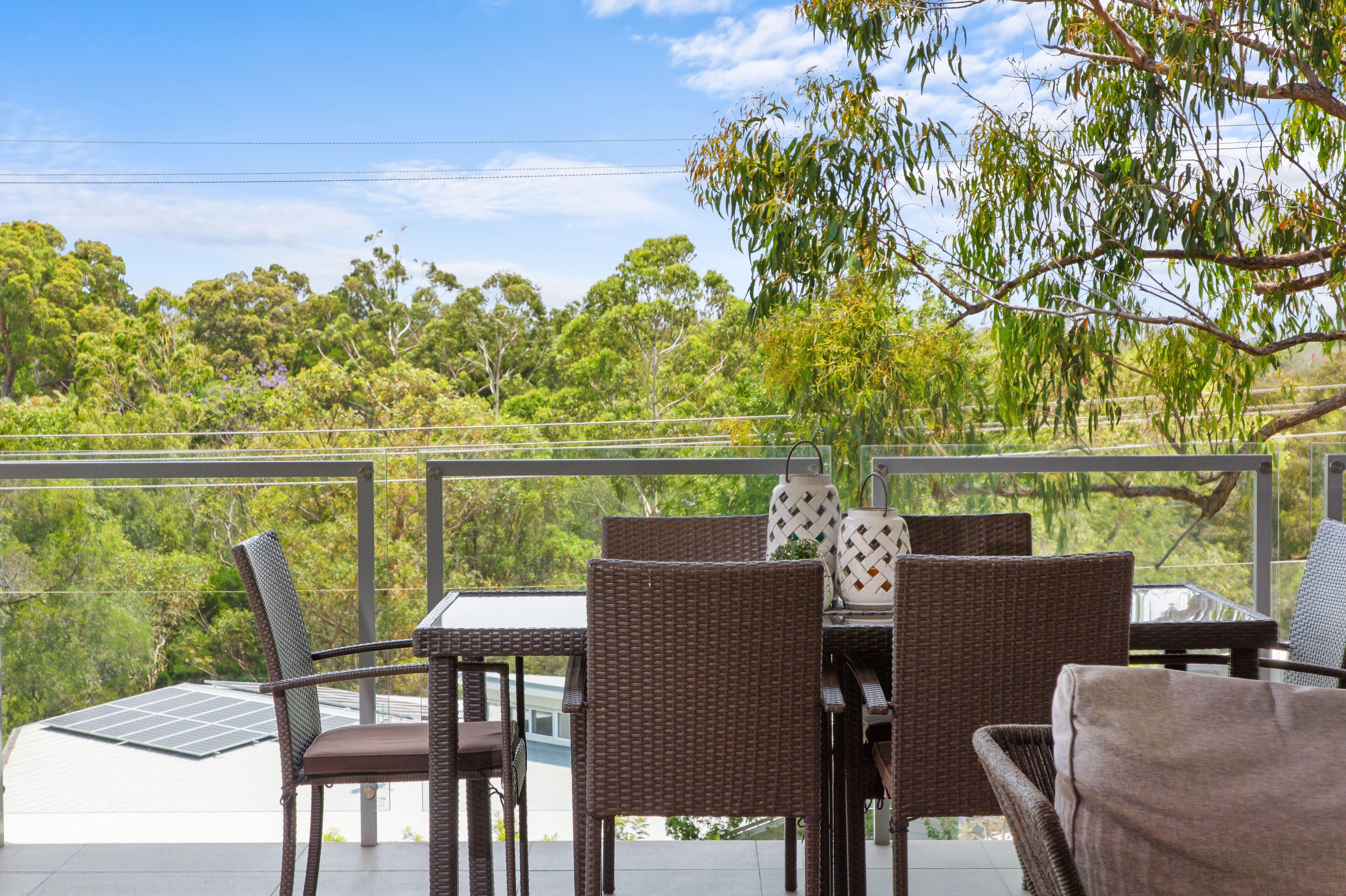 Relaxing Family Home for Enjoyment with own Private Pool and Entrance. — image 10