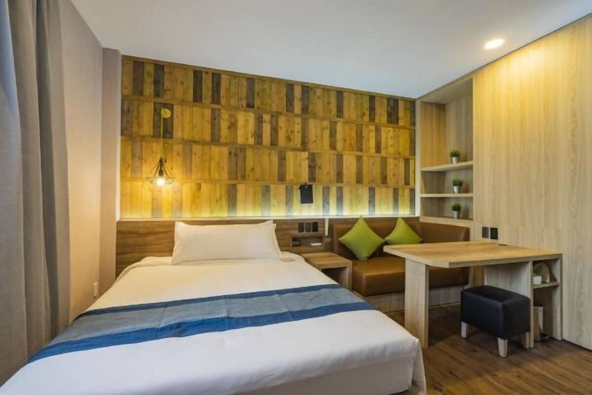 In-room safe, desk, iron/ironing board (on request), WiFi (free)