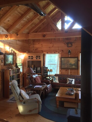 Secluded family-friendly log cabin with swimming pond. Charm,  comfort.