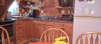 Secluded family-friendly log cabin with swimming pond. Charm, comfort.