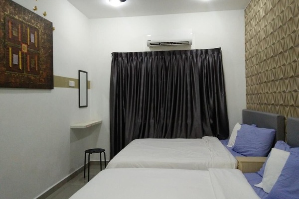 Stay99 House 2 (1 King & 6 Queen bed)