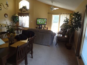 Smart TV, foosball, table tennis - Emerald Island Resort Community,Gated 4 bedrooms 3 baths Heated Pool and Spa (Kissimmee)