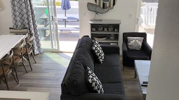 Smart TV, fireplace, DVD player, books
