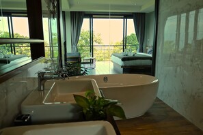 3 Schlafzimmer, Zimmersafe, Bügeleisen/Bügelbrett, WLAN