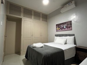 4 bedrooms, desk, iron/ironing board, free WiFi