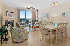 TV connectée, cheminée, lecteur de DVD, vidéothèque