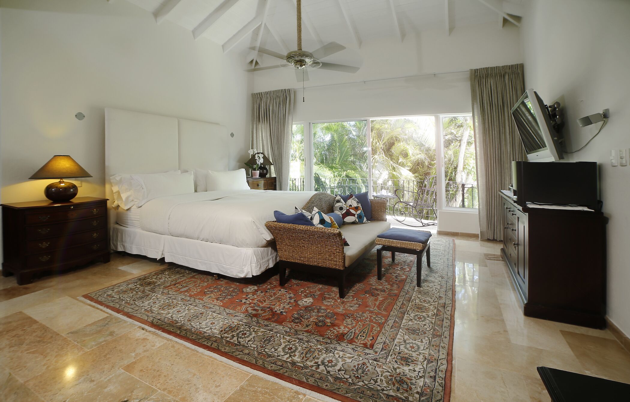 3 quartos, cofres nos quartos, ferros/tábuas de passar roupa