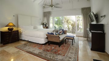 3 quartos, cofres nos quartos, ferros/tábuas de passar roupa