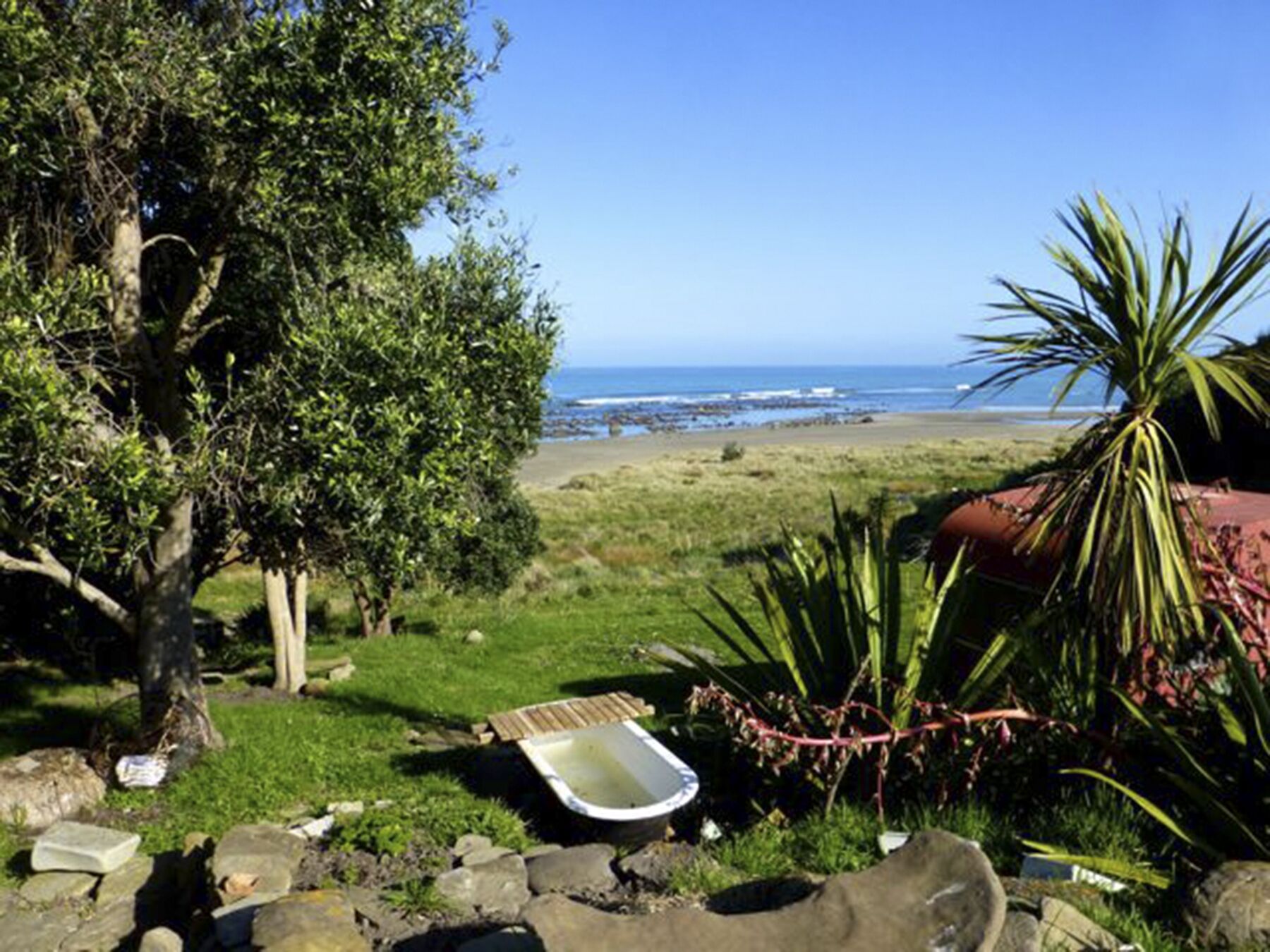 EVER HAD A BATH WITH SUCH A VIEW! IN SUMMER THERES A HAMMOCK IN THE TREES