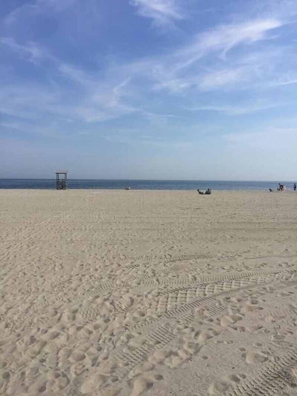 Beach - Close To Seagull Beach - Central AC - Recently Renovated (1986) (West Yarmouth)