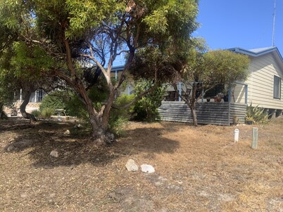 Melaleuca Retreat Marion Bay at the edge of Innes.