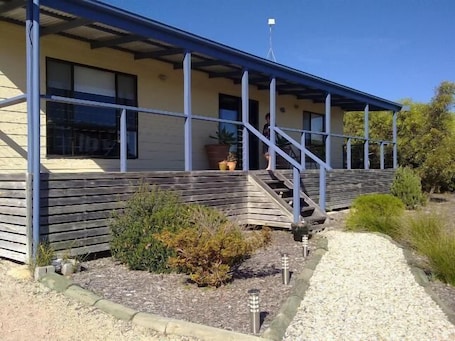 Exterior. Melaleuca Retreat Marion Bay at the edge of Innes.