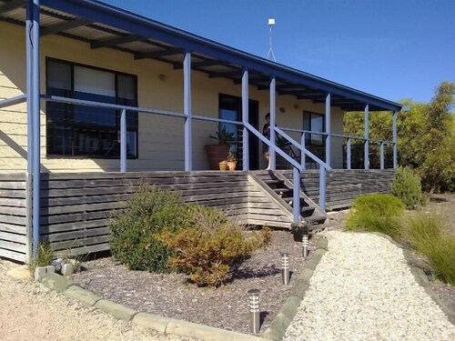 Melaleuca Retreat Marion Bay at the edge of Innes.