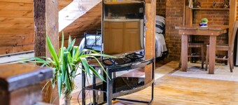 ✍Historic Loft Suite @ Downtown Albany