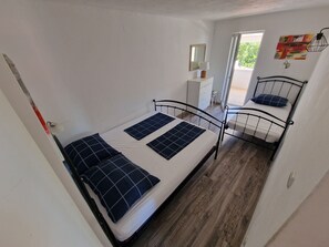 2 bedrooms, in-room safe, iron/ironing board, free WiFi