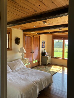 5 bedrooms, iron/ironing board, free WiFi, bed sheets