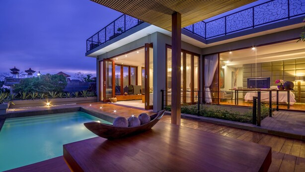 A modern house with a swimming pool, wooden deck, and a dining area. - Ocean View Villa Bali (Ungasan)