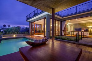 A modern house with a swimming pool, wooden deck, and a dining area. - Ocean View Villa Bali (Ungasan)