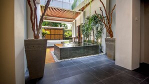 A modern interior with a water feature, bamboo decor, and a view of the outdoors. - Ocean View Villa Bali (Ungasan)