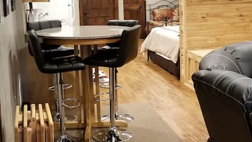 1 chambre, fer et planche à repasser, Wi-Fi gratuit, draps fournis