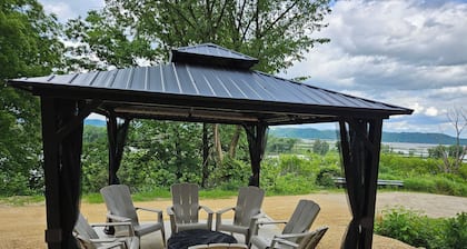 Studio apartment overlooking the beautiful Mississippi River