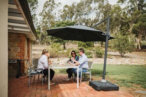 تناول الطعام بالخارج