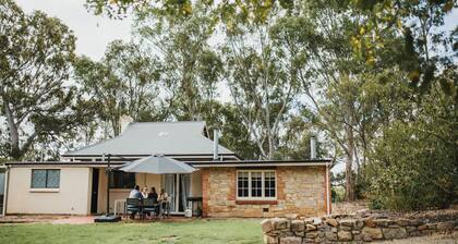 Cooke Cottage- Right on the Riesling Trail