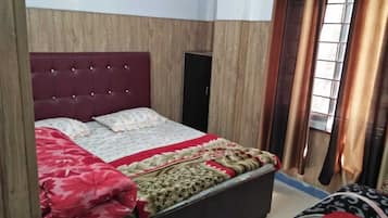 Deluxe Room, 1 Double Bed, Non Smoking | Rollaway beds