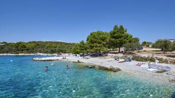 Beach nearby, sun-loungers, beach towels