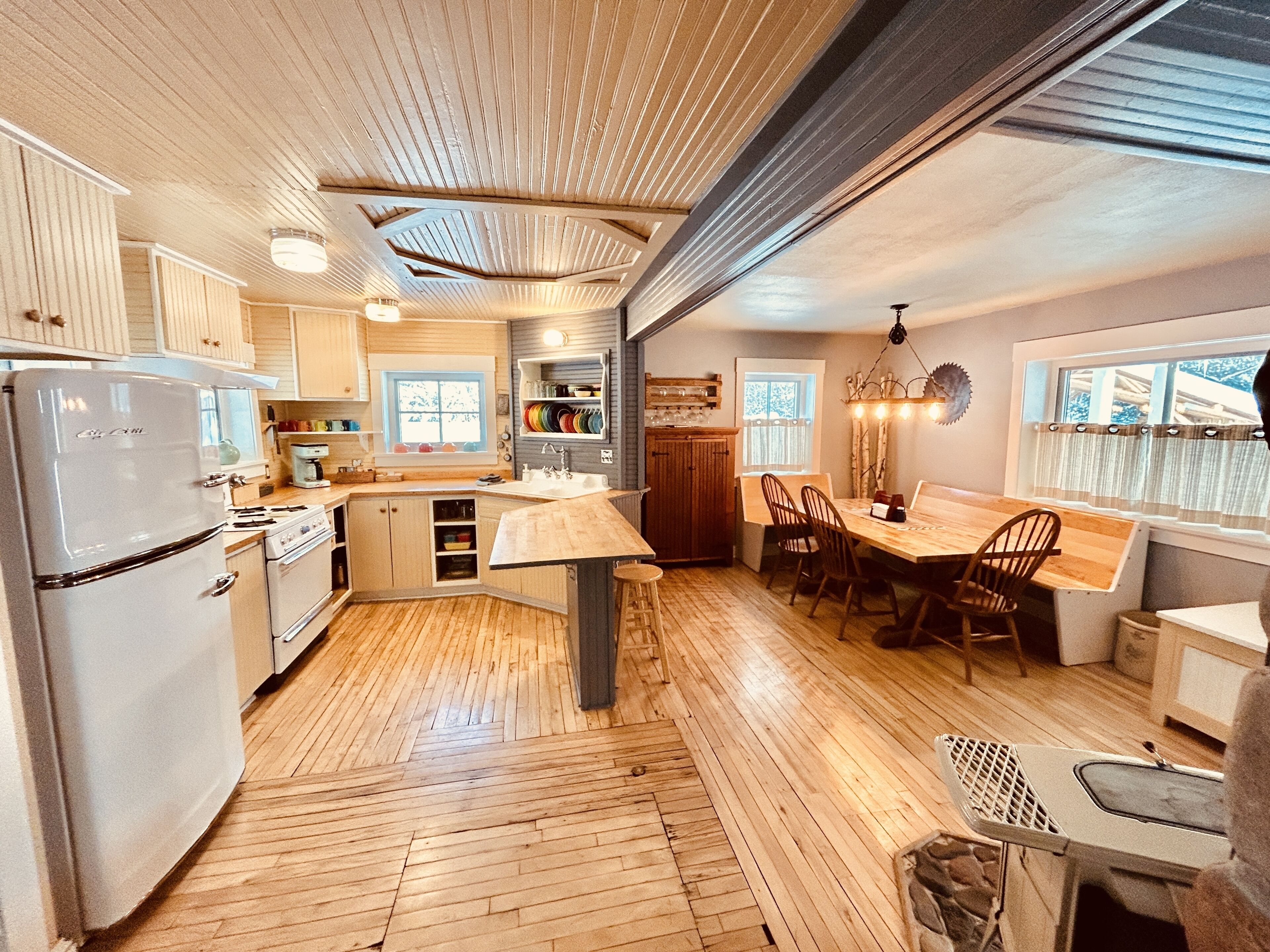 Charming Renovated Farmhouse near Giants Ridge