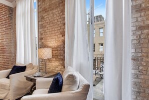 TV, offices - Downtown NOLA Balcony Loft- Near the Quarter! 201 (New Orleans)