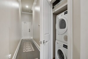 Interior - Downtown NOLA Balcony Loft- Near the Quarter! 201 (New Orleans)