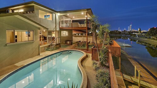 Coral Waterfront, Broadbeach