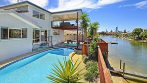 Outdoor pool - Coral Waterfront, Broadbeach (Broadbeach)