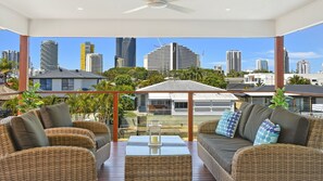Property grounds - Coral Waterfront, Broadbeach (Broadbeach)