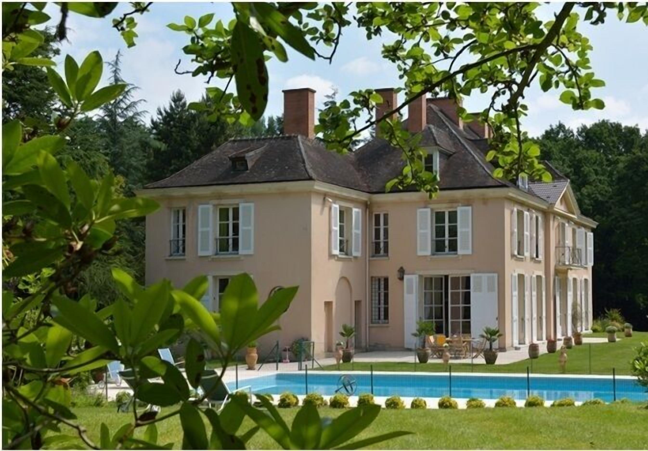 CHÂTEAU NEAR PARIS YVELINES