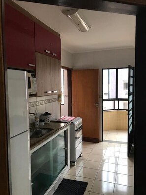 Fridge, microwave, stovetop, dishwasher - Wonderful fit, prime location, Praia Grande Ubatuba. See Also Listing 4724717 (Ubatuba)