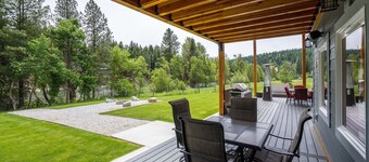 Nybygd hytte på elven, dyrevennlig hytte, og har plass til 14 gjester