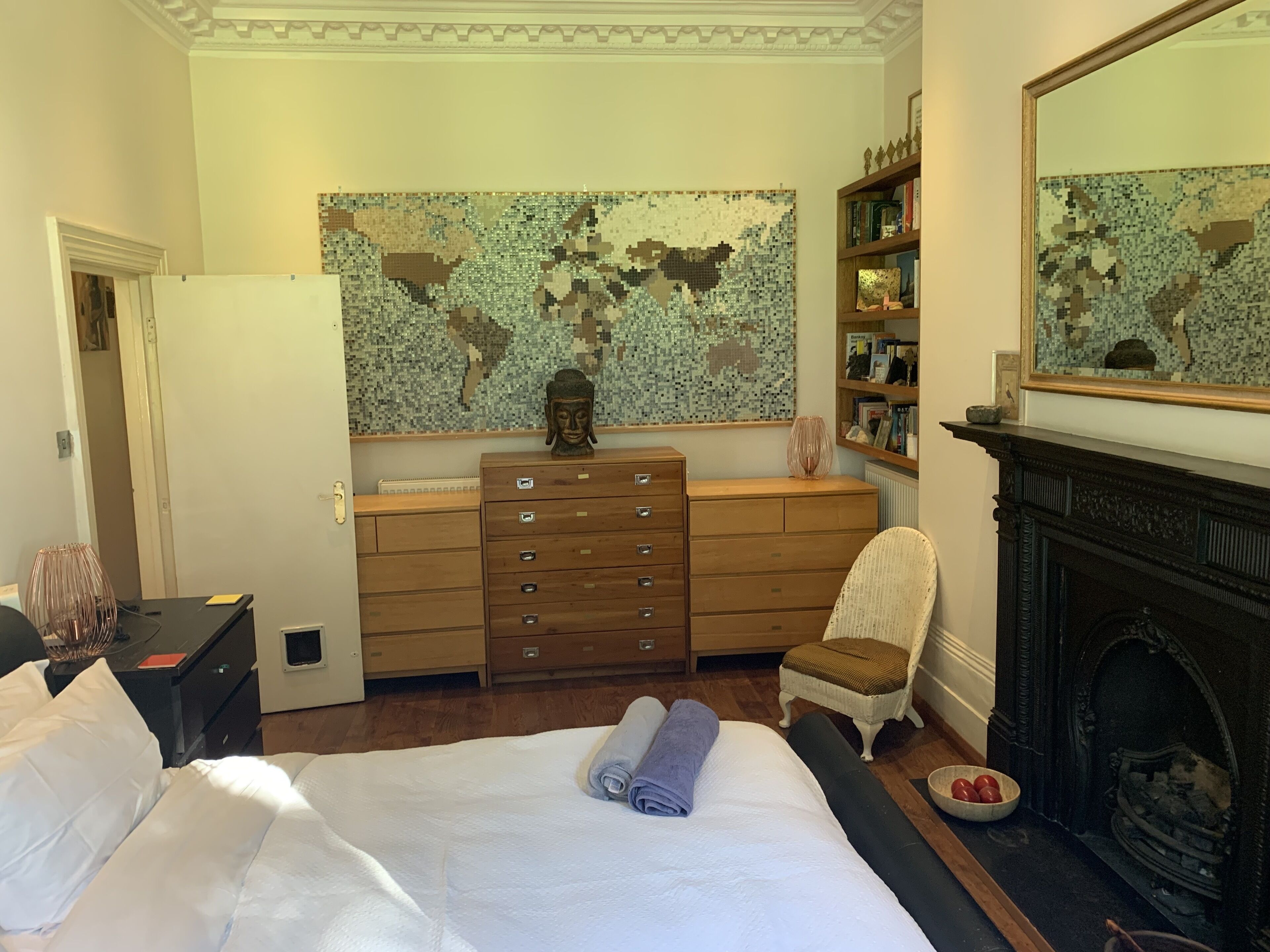 Beautiful Victorian townhouse flat facing park