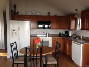 Fridge, microwave, oven, stovetop - Boating/Fishing Gem #1 on Oneida Lake near Bridgeport, only 20 min from Syr (Bridgeport)