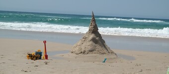 Casuarina Beach House - 100m from the Beach