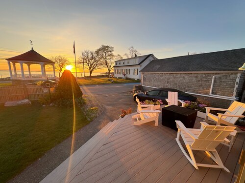 Brilliant Ocean Views. Two Cottages - One price.