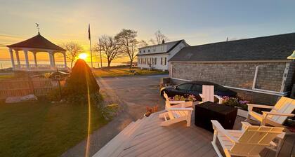 Brilliant Ocean Views. Two Cottages - One price.