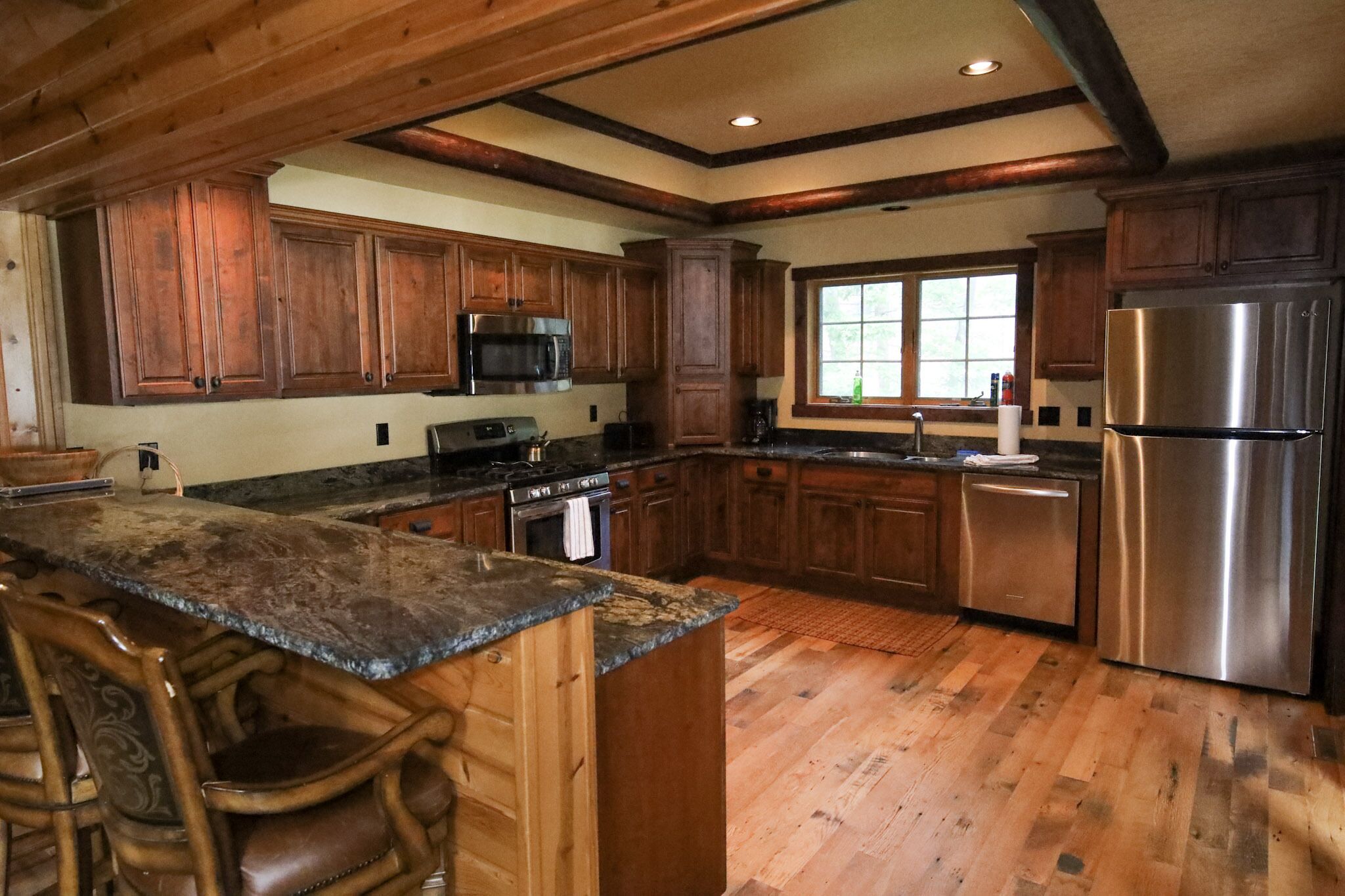LUXURY LOG CABIN- SACANDAGA LAKE! GREAT 4 LARGE FAMILY OR 2 FAMILIES TO SHARE